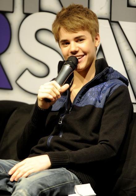 justin-bieber-press-conference (38)
